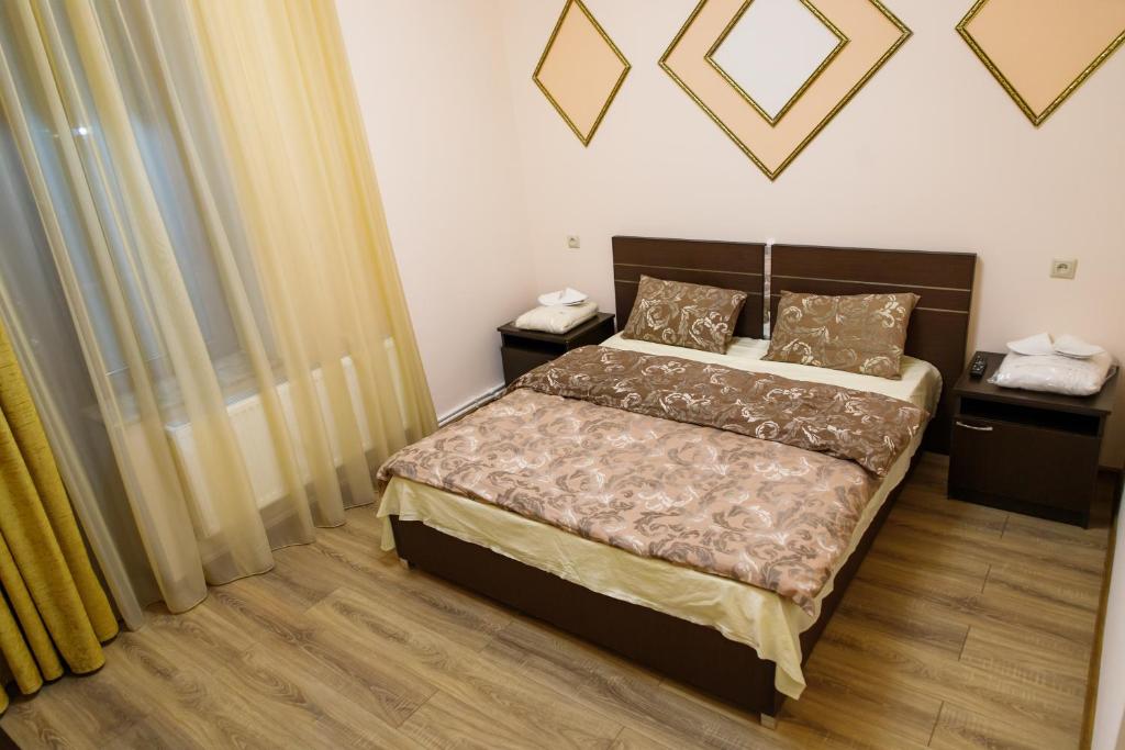 Gold Hotel