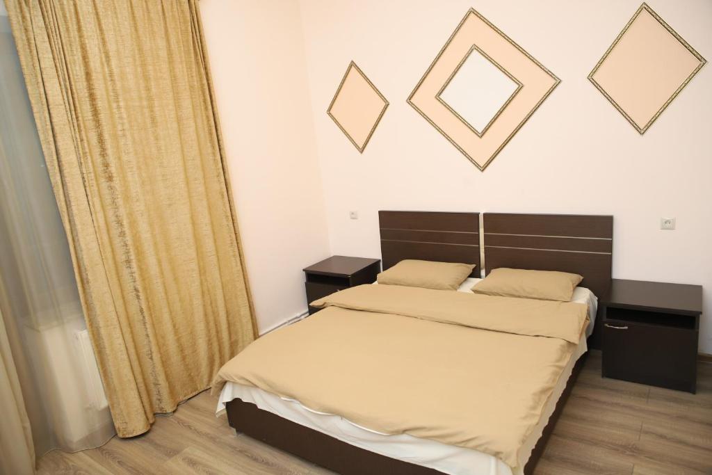 Gold Hotel