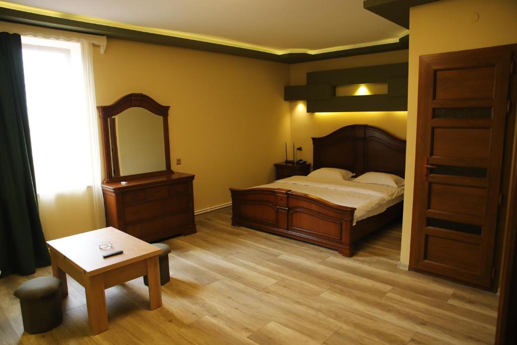 Gold Hotel